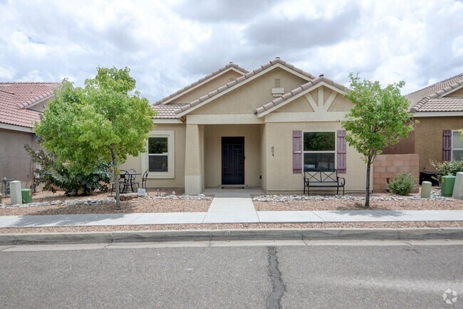Building Photo - Amazing Three Bedroom - Rio Rancho & Berna... Rental