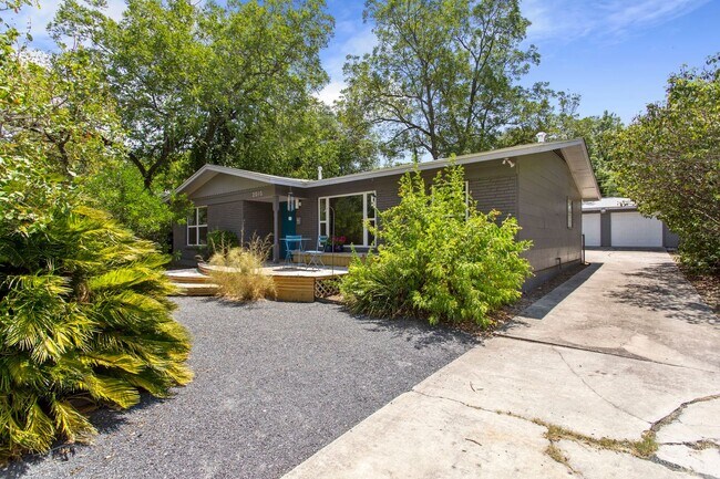 Photo - CONTEMPORARY HOME IN ALAMO HEIGHTS