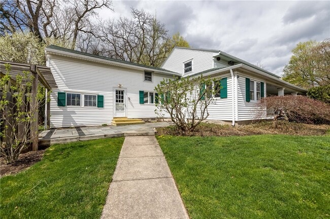 Photo - 1253 Fairport Rd