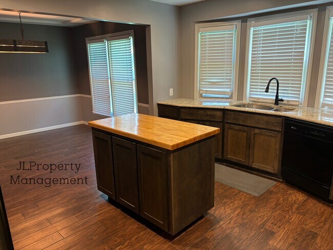 Photo - 10001 Century Ln