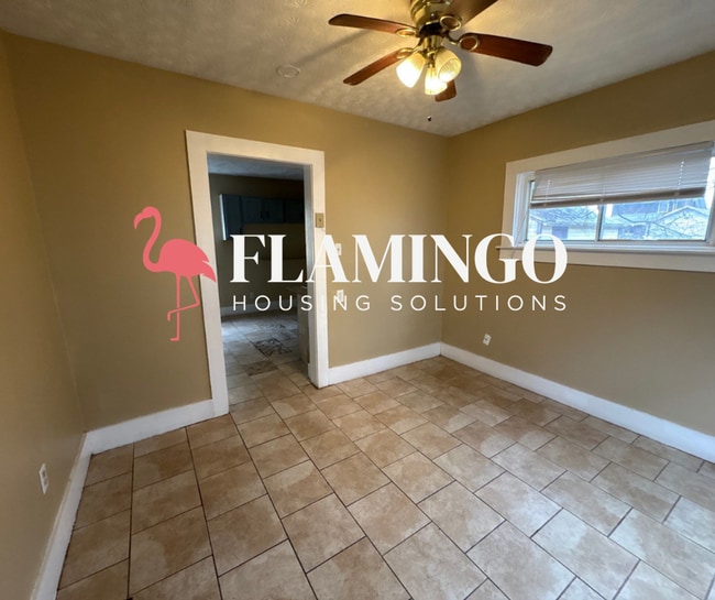 Photo - 725 Maplehurst Ave