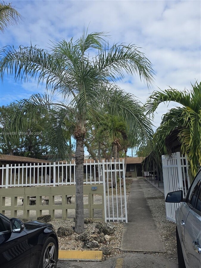 Photo - 12605 NE 13th Ave Unit 5