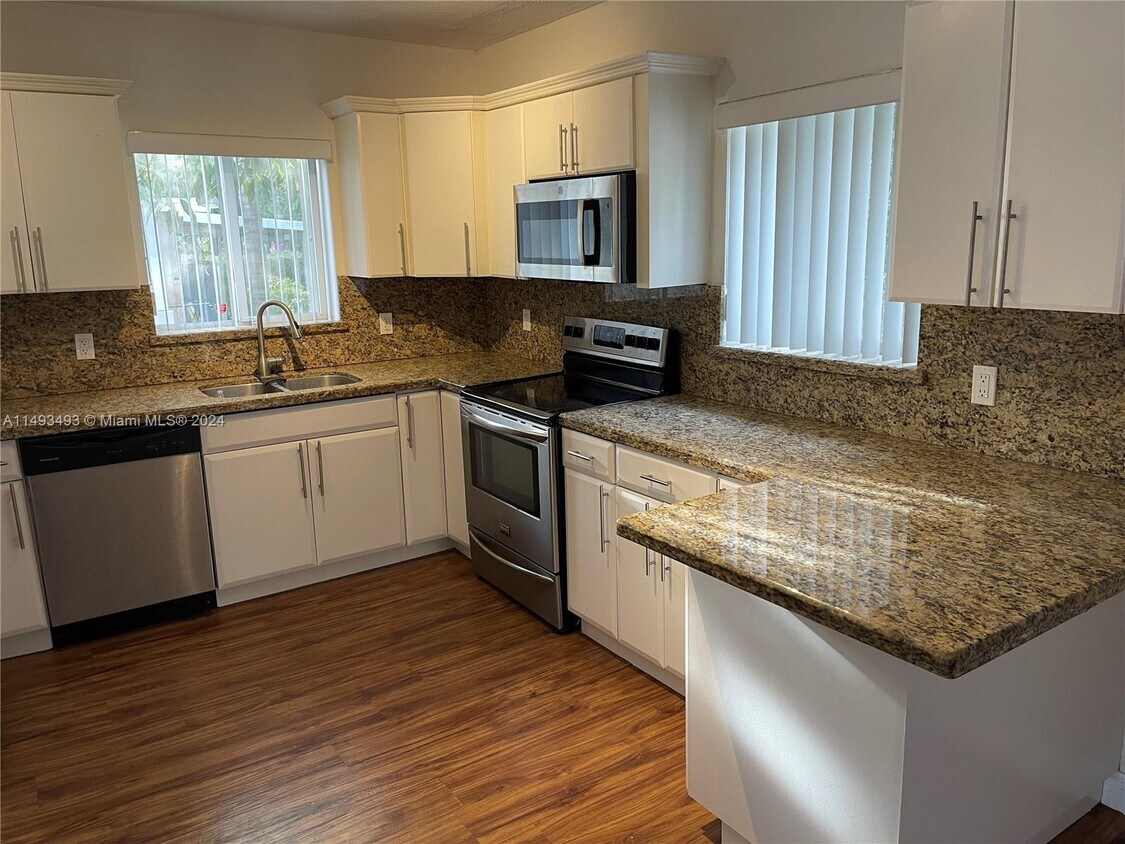 Photo - 855 NE 143rd St (North Miami, FL)