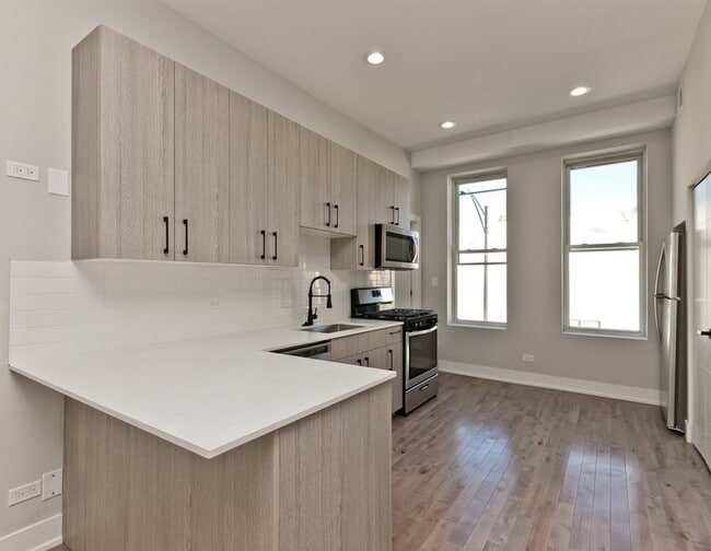 Photo - 1925 S May St