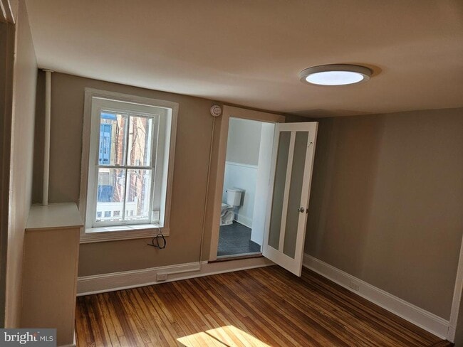 Building Photo - 334 N Market St Unit 2