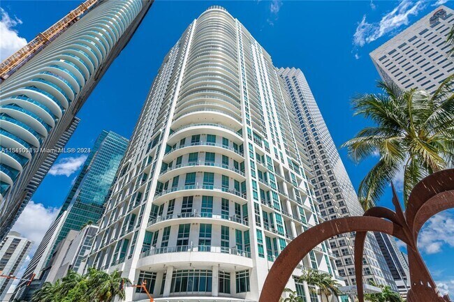 Building Photo - 300 S Biscayne Blvd Rental