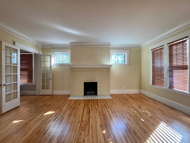 Photo - Beautiful 4 Bedroom 2 Bathroom Home in South Minneapolis!