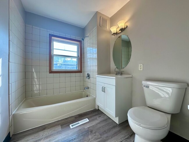 Photo - Spacious 4 Bedroom 2 Bathroom Home in St.Paul!