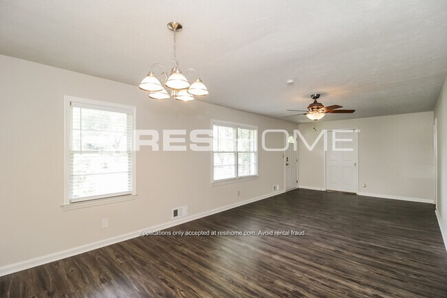 Photo - 2931 Birchwood Way SW