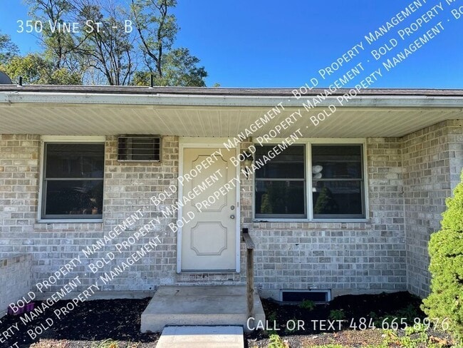 Building Photo - 350 Vine St Unit B