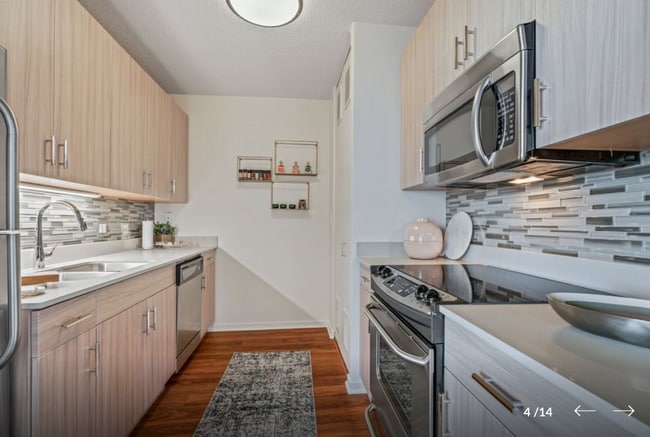 Photo - 645 N Kingsbury St