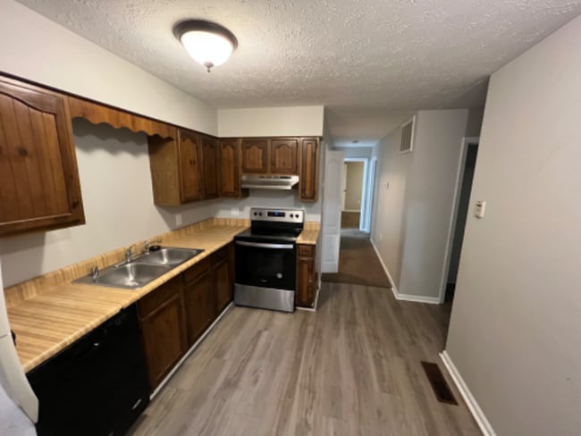 Photo - 103 Molloy Ct