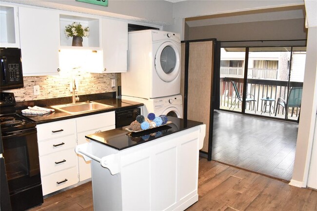 Photo - 12900 Walden Rd Unidad 710G Rental