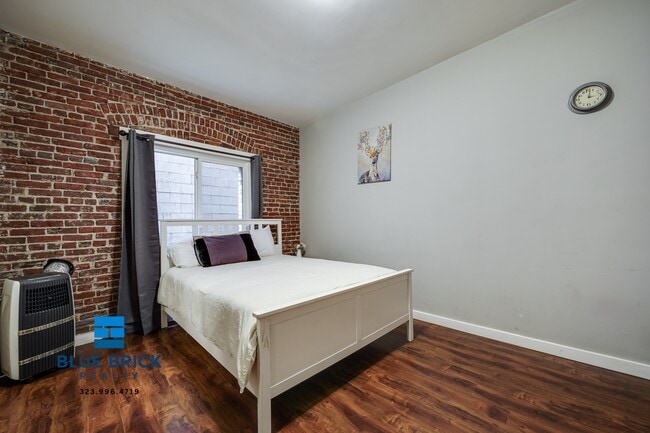 Building Photo - 1420 Flower St Unit 10