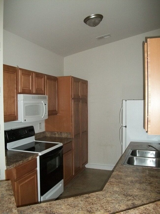 Photo - 3 Bed / 2 Bath Condo for Rent at Preserve at St. James