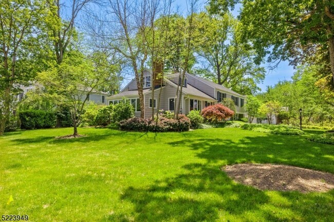 Photo - 24 Thackeray Dr