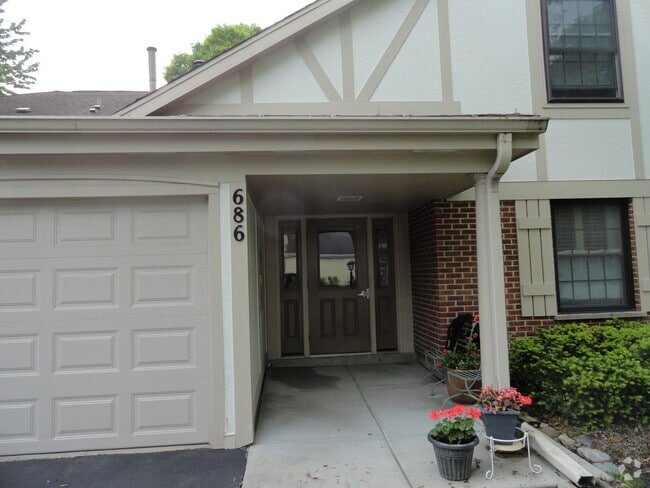 Building Photo - 686 Scanlon Dr Unit 2B Rental