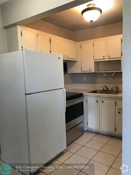 Building Photo - 2016 NE 17th Ct Rental