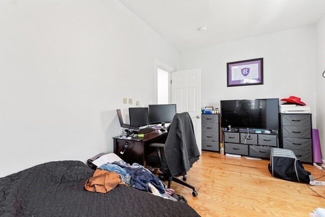 Photo - 651 E 7th St Unit 2