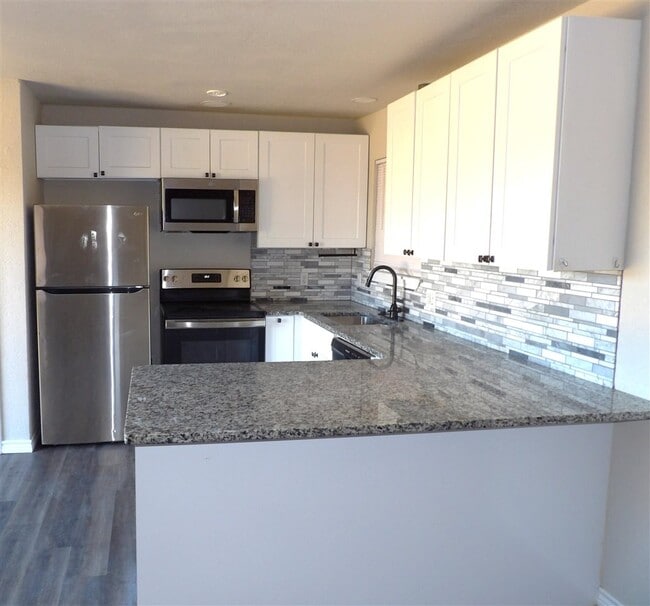 Photo - 125 SE Surrey Ln