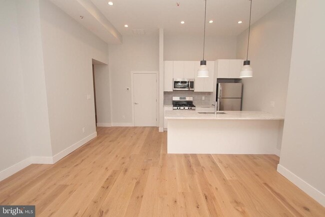 Building Photo - 220 S 3rd St Unit 203