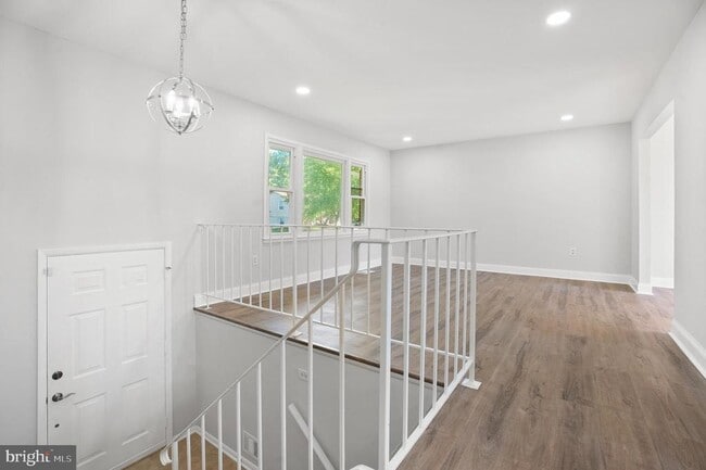 Photo - 608 Shelfar Pl