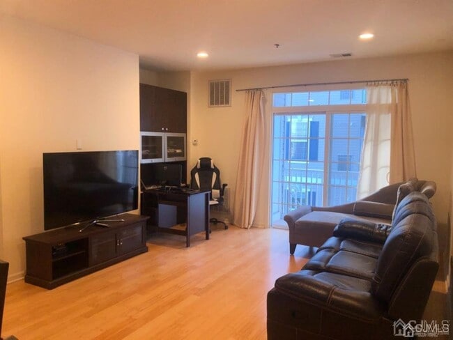 Photo - 2121 Edward Stec Blvd