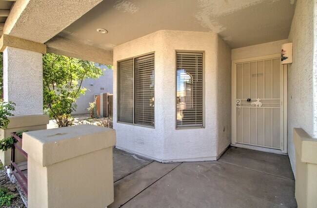 Photo - 16745 W Fillmore St
