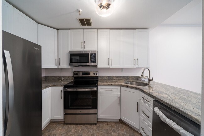 Photo - 230 Monroe St Unidad 1S