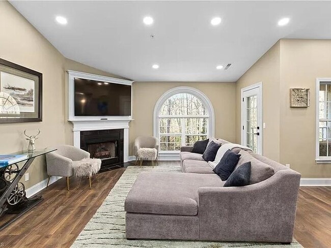 131 James Rd