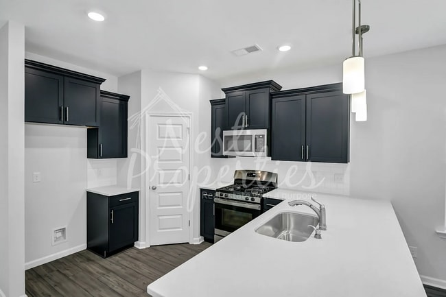 Photo - 432 Sandfarm Trail