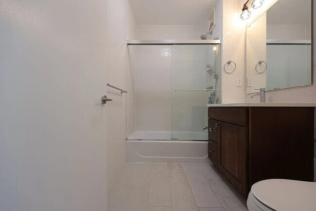 Photo - 200 W 108th St