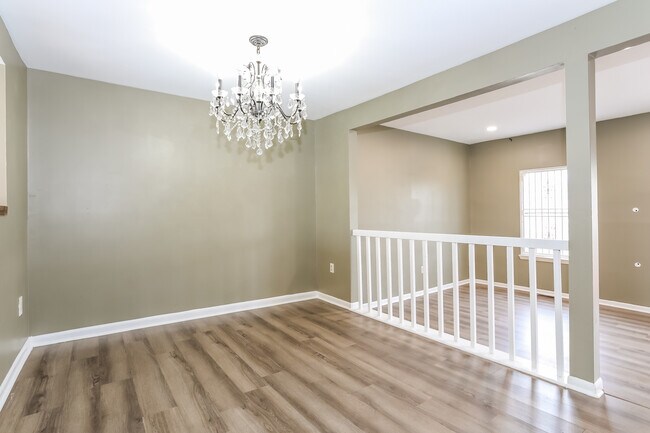 Photo - 8202 Ashford Blvd