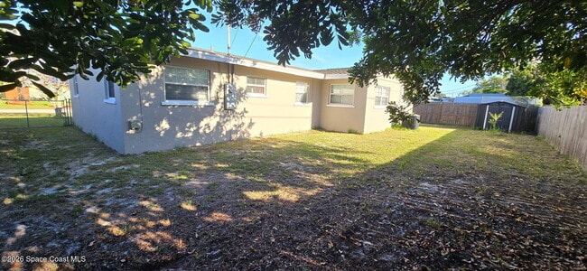 Photo - 581 Oxford Ave