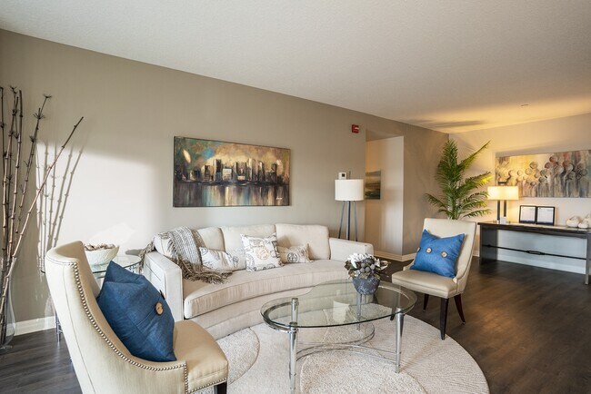 Photo - 885 Southdale Rd