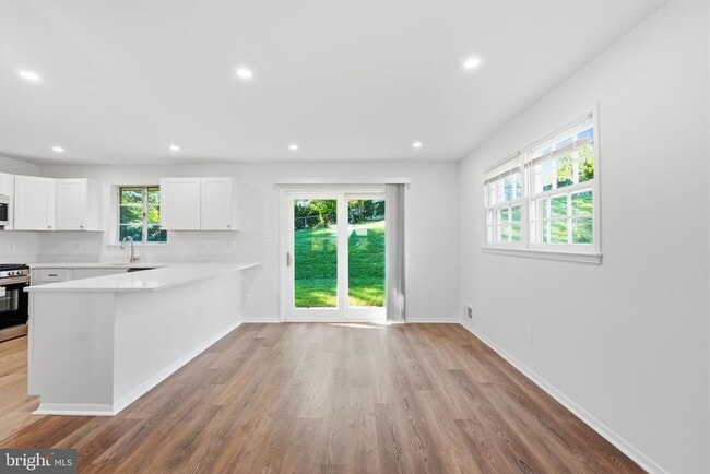 Photo - 8009 Gosport Ln