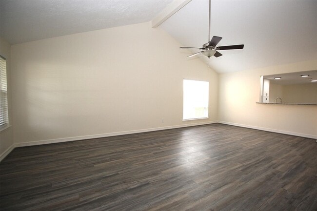 Photo - 805 Willow Creek Dr
