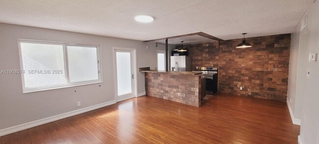 Building Photo - 1715 Wiley St Unit 8