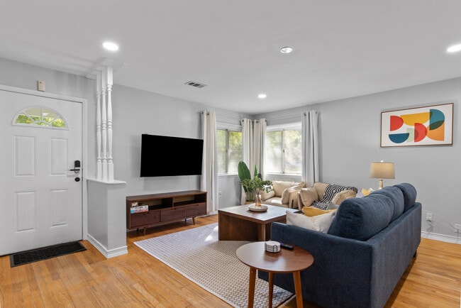 Photo - 21629 Waldron St