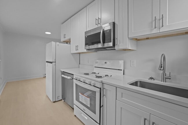 Building Photo - 6 Coffin Ave Ct Rental