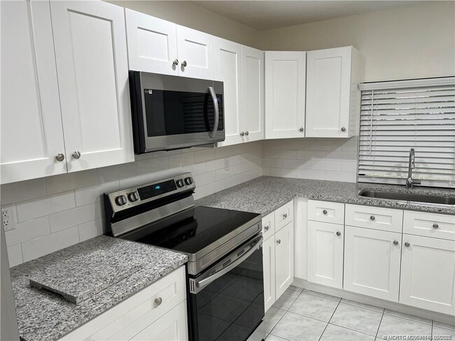 Building Photo - 160 SE Lakehurst Dr Rental