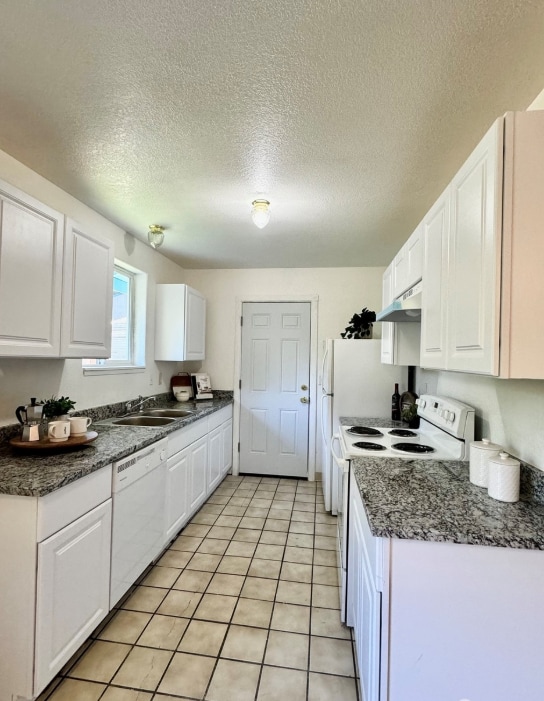 60 E Peyton Pl