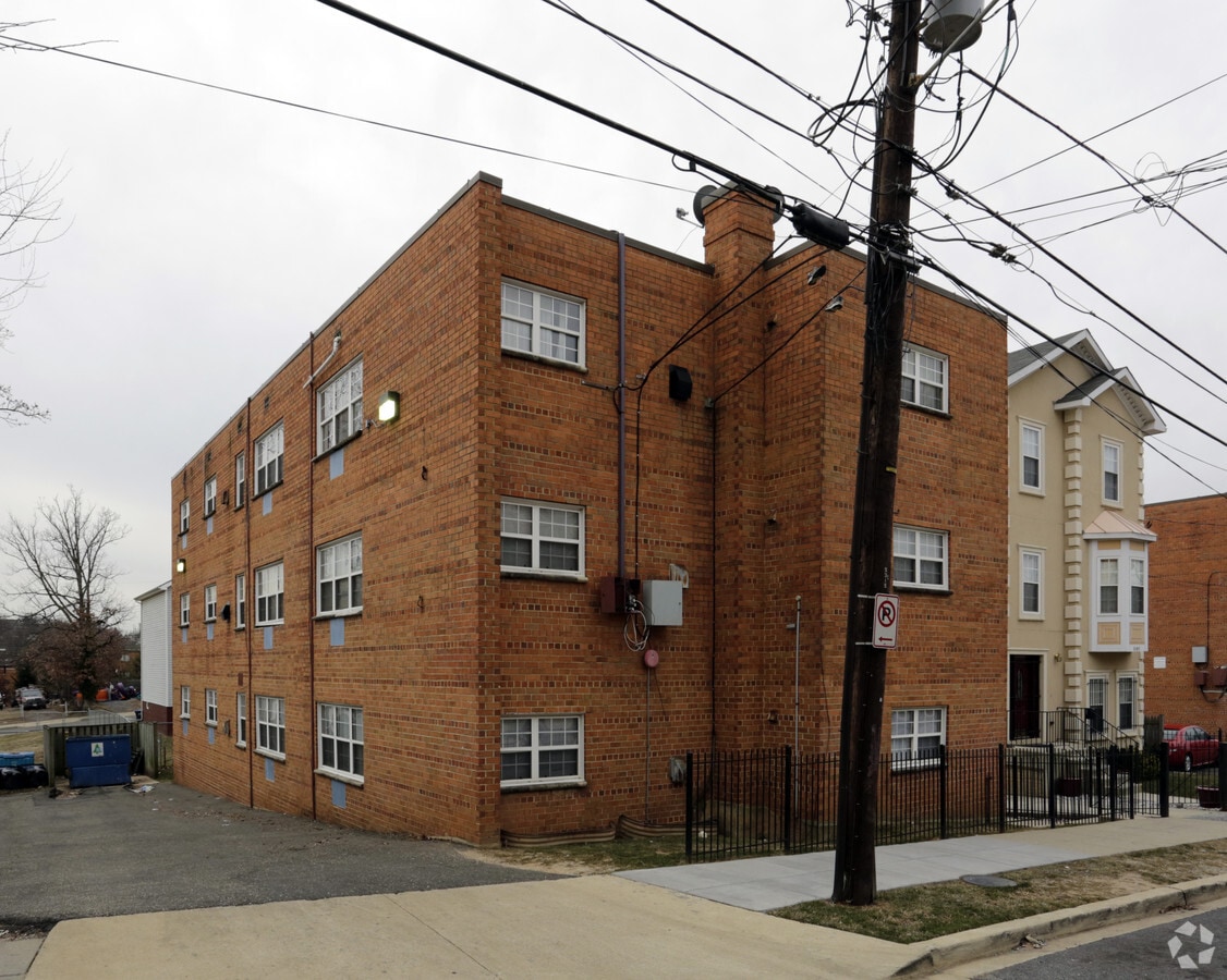 Photo - 5115 Drake Pl SE