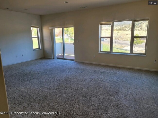 Photo - 108 Castle Ridge Dr