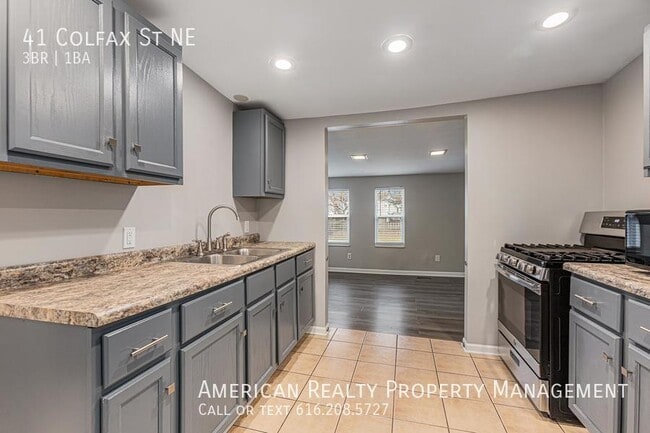 Photo - 41 Colfax St NE