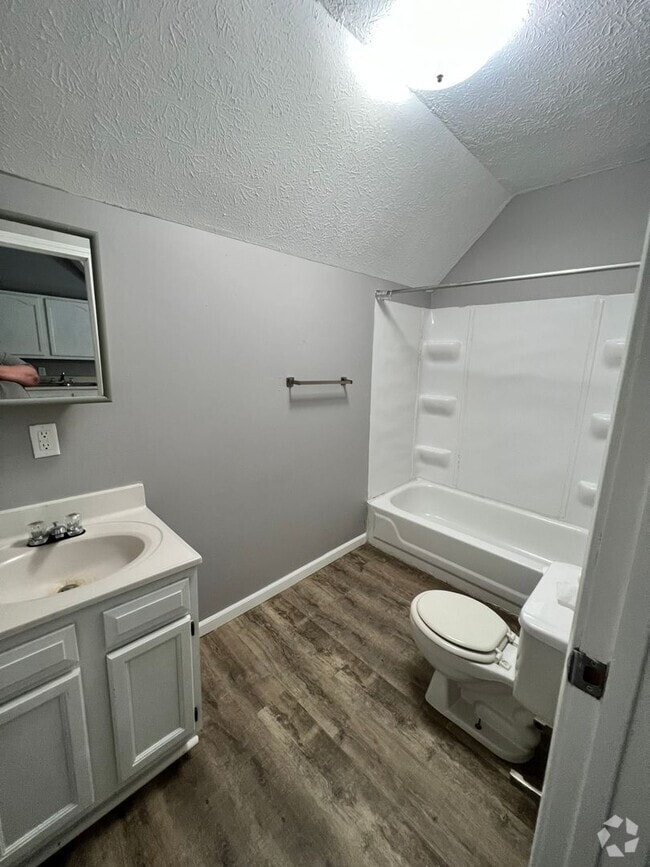 Building Photo - 1617 Ferry St Unit B Rental