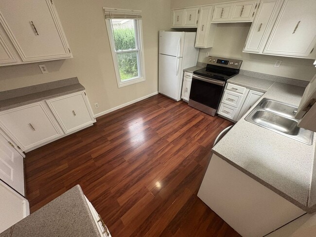 Building Photo - 2315 Hood Ave Unit 1