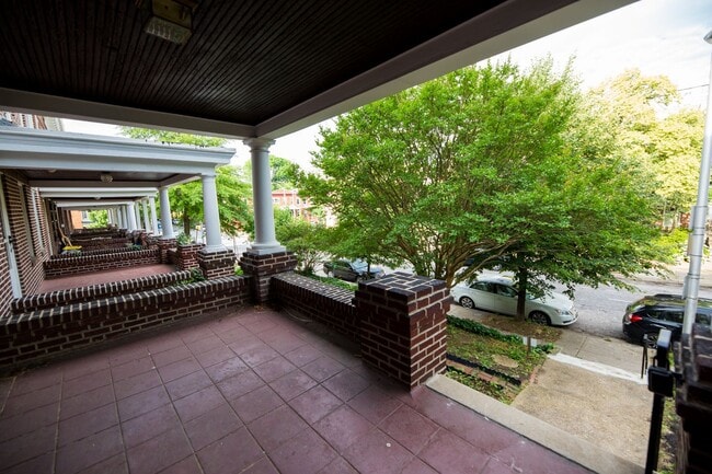 Photo - 2026/2027 JHU off-campus Renovated Charles Village 5bd/2ba w/ W/D & CAC Available 6/9/26