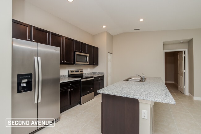 Photo - 1037 Tolson St SE