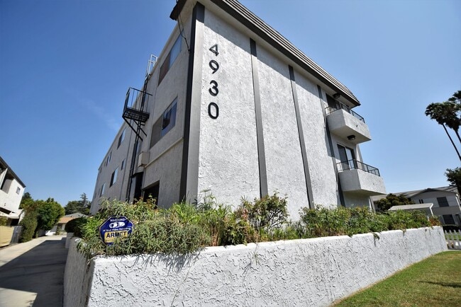 Building Photo - 4930 Whitsett Ave